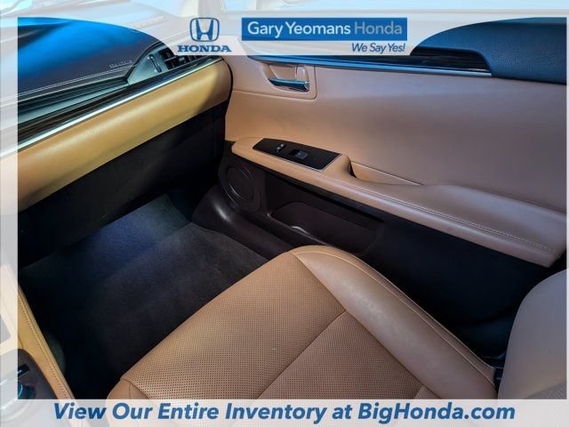 Used 2016 Lexus ES 350 w/ Premium Package w/Wood Trim FWD image 15