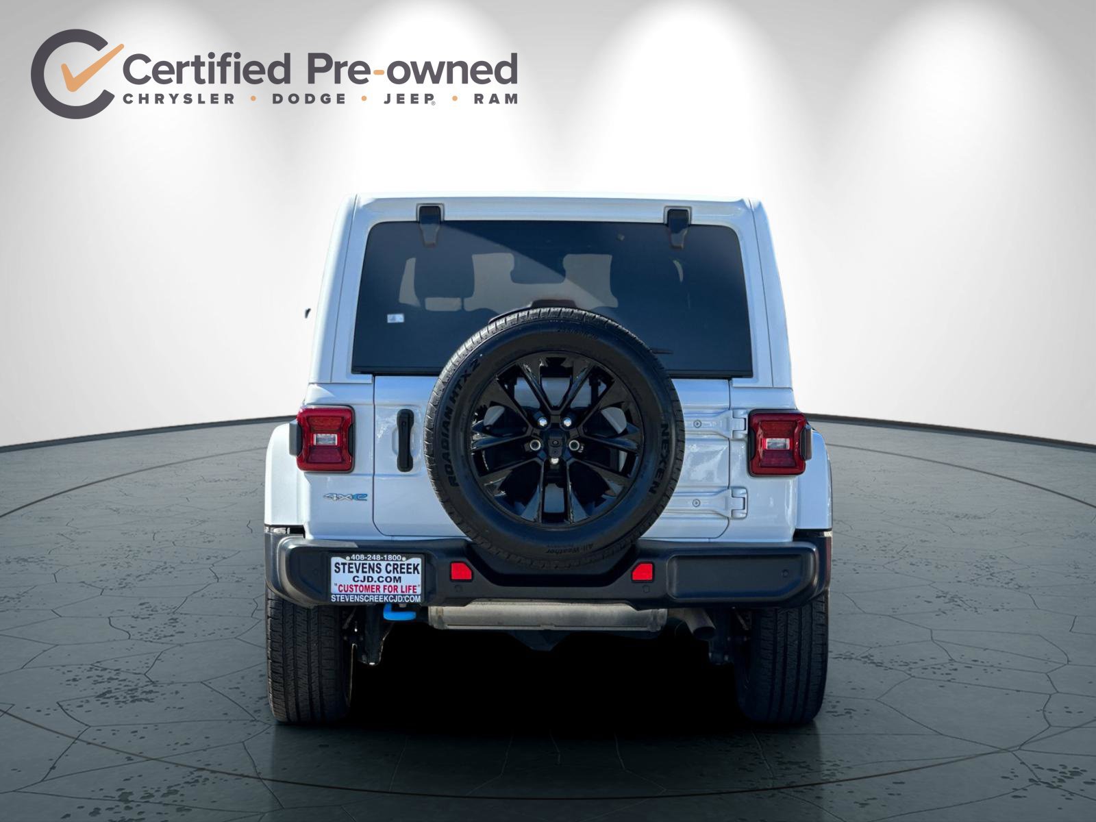 Used 2024 Jeep Wrangler Unlimited Sahara w/ Technology Group AWD/4WD image 5