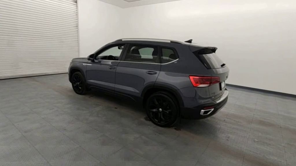 Used 2024 Volkswagen Taos SE w/ Panoramic Sunroof Package image 6