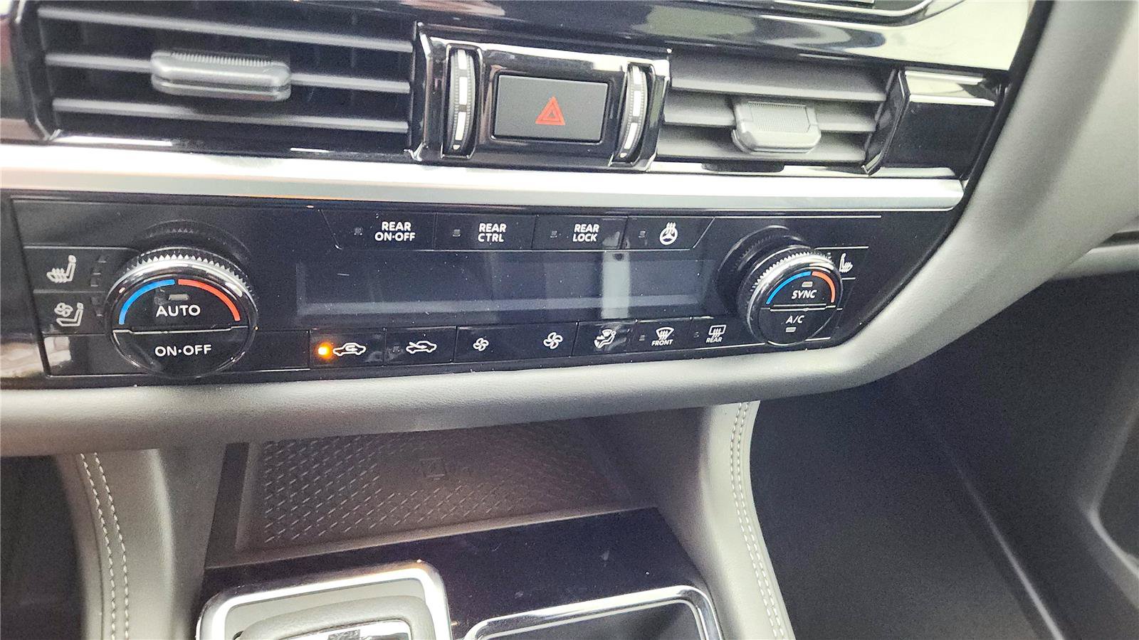 Used 2024 Nissan Pathfinder Platinum w/ Cargo Package FWD image 25