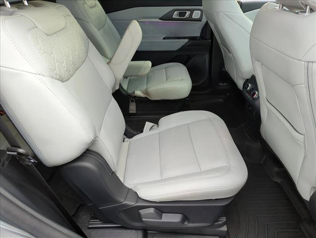 Used 2025 Ford Explorer Platinum w/ Ultimate Package RWD image 21