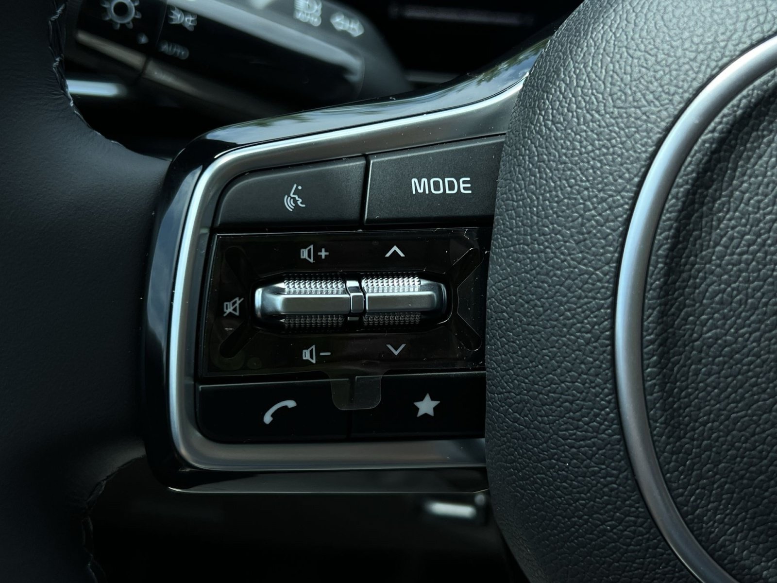 New 2026 Kia Carnival EX FWD image 29