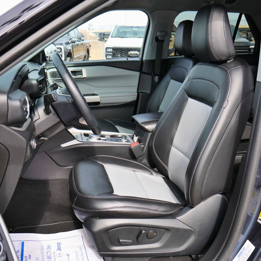 Used 2023 Ford Explorer XLT w/ Equipment Group 202A image 4