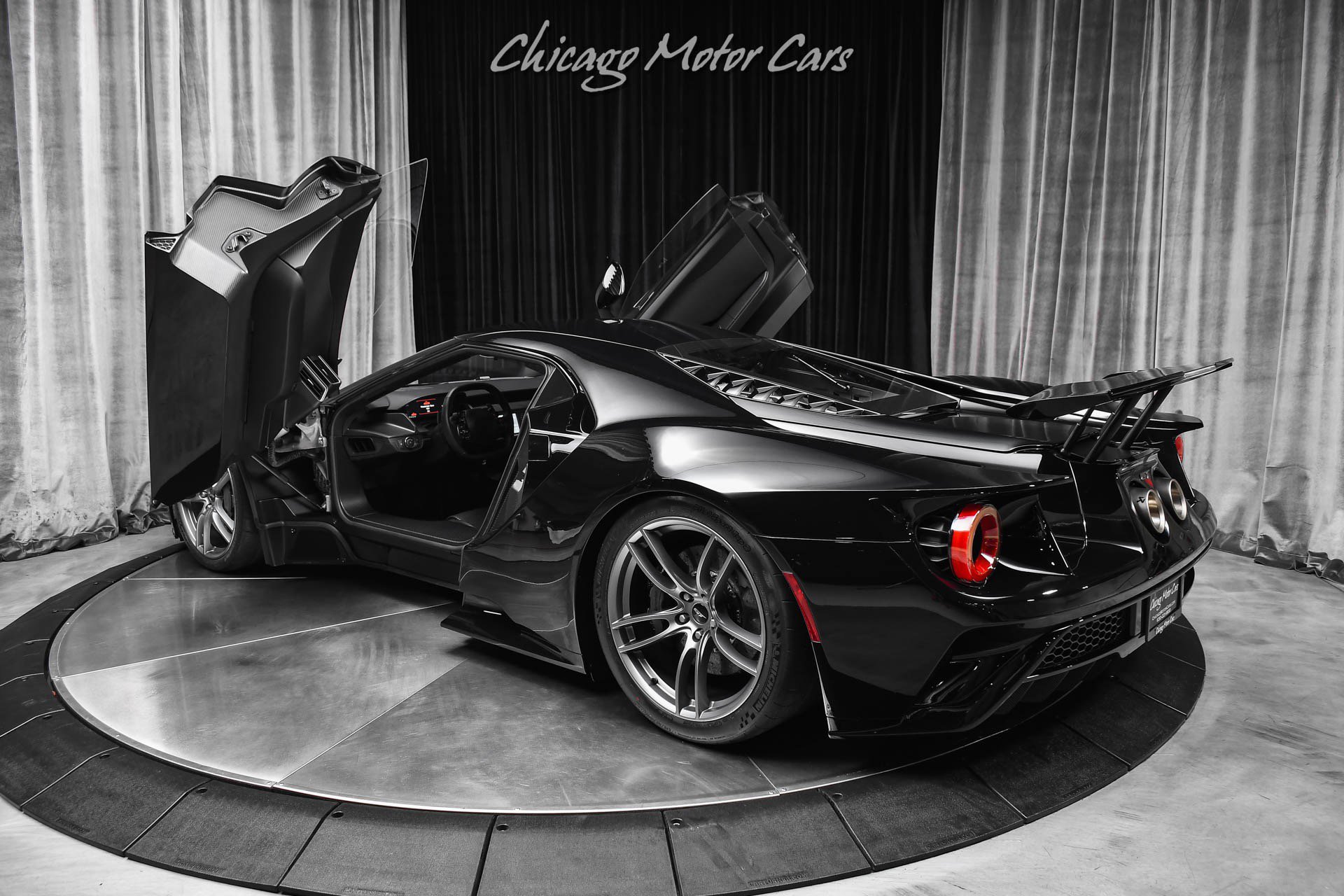Used 2021 Ford GT RWD image 29