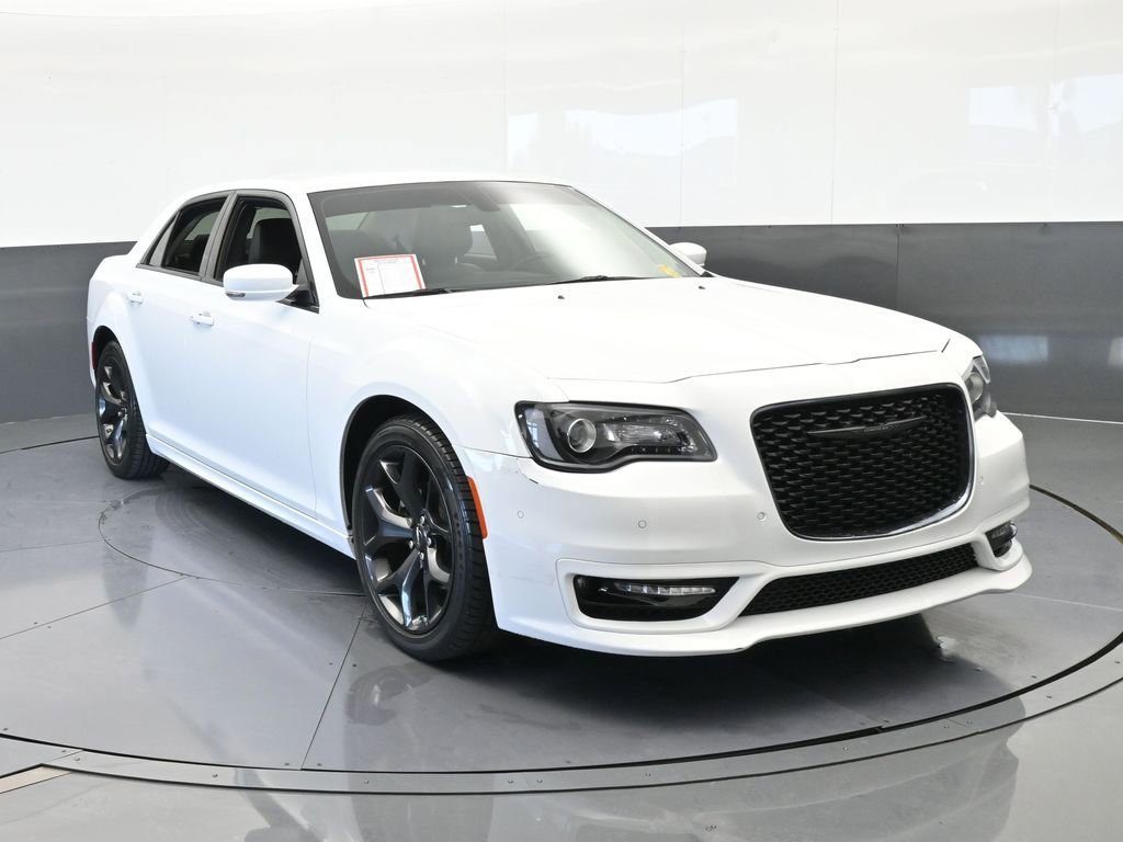 Used 2023 Chrysler 300 Touring L image 9