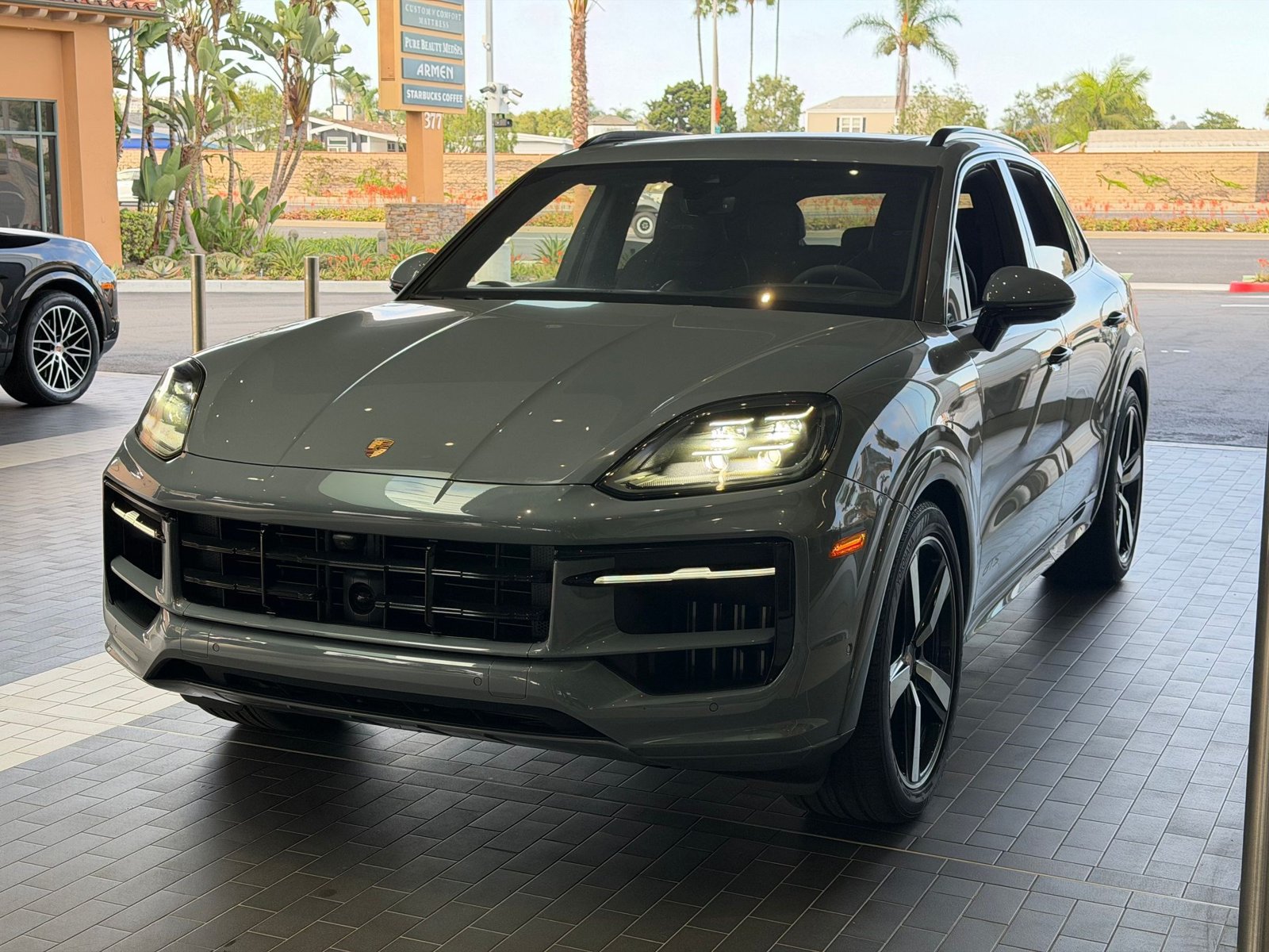 Certified 2025 Porsche Cayenne GTS AWD/4WD image 6