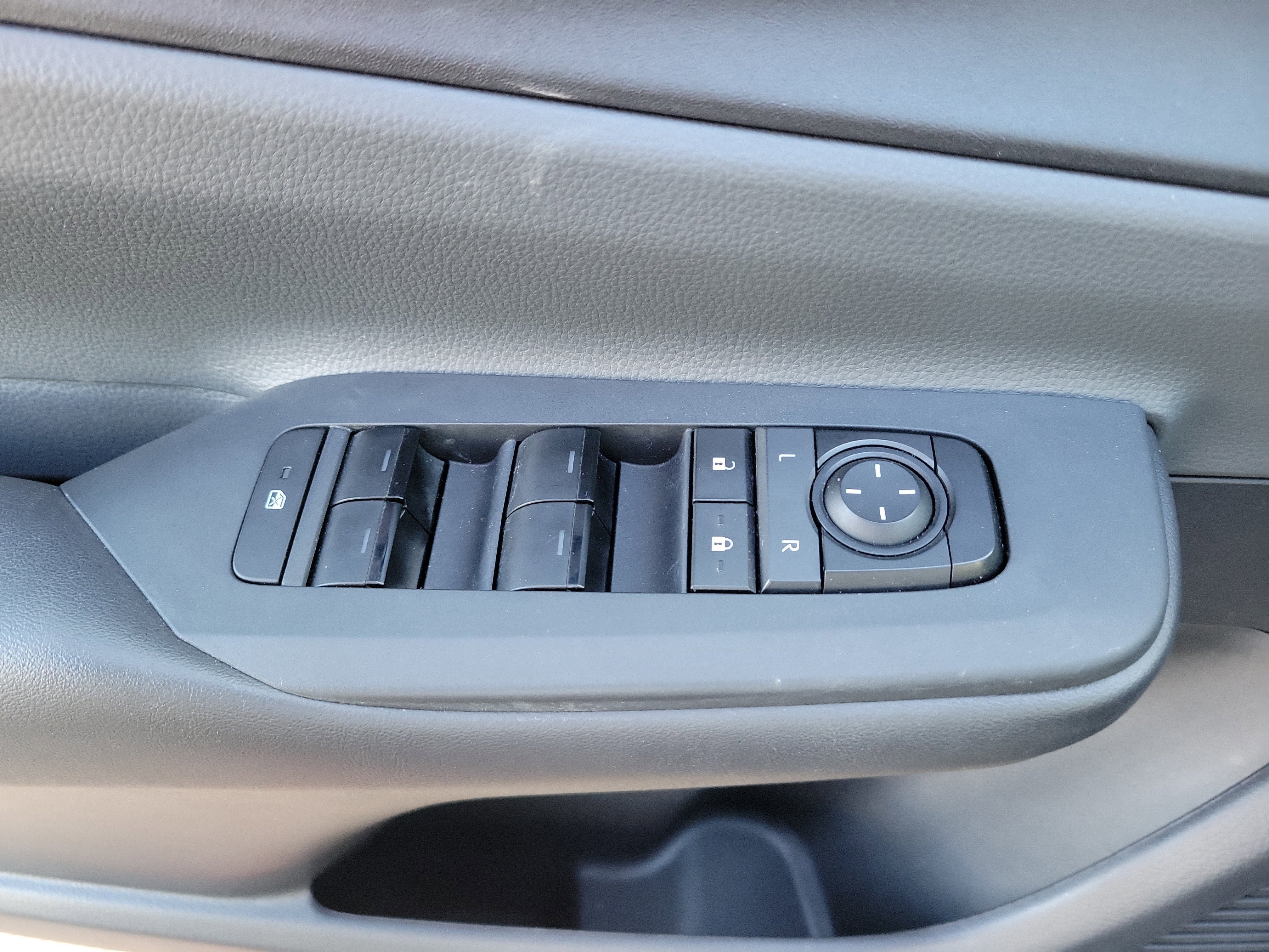 Used 2024 Toyota Prius LE image 15