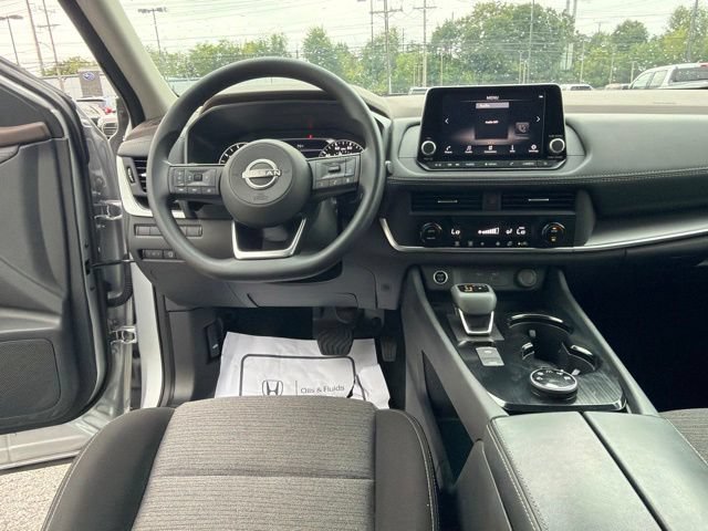 Used 2023 Nissan Rogue SV AWD/4WD image 16
