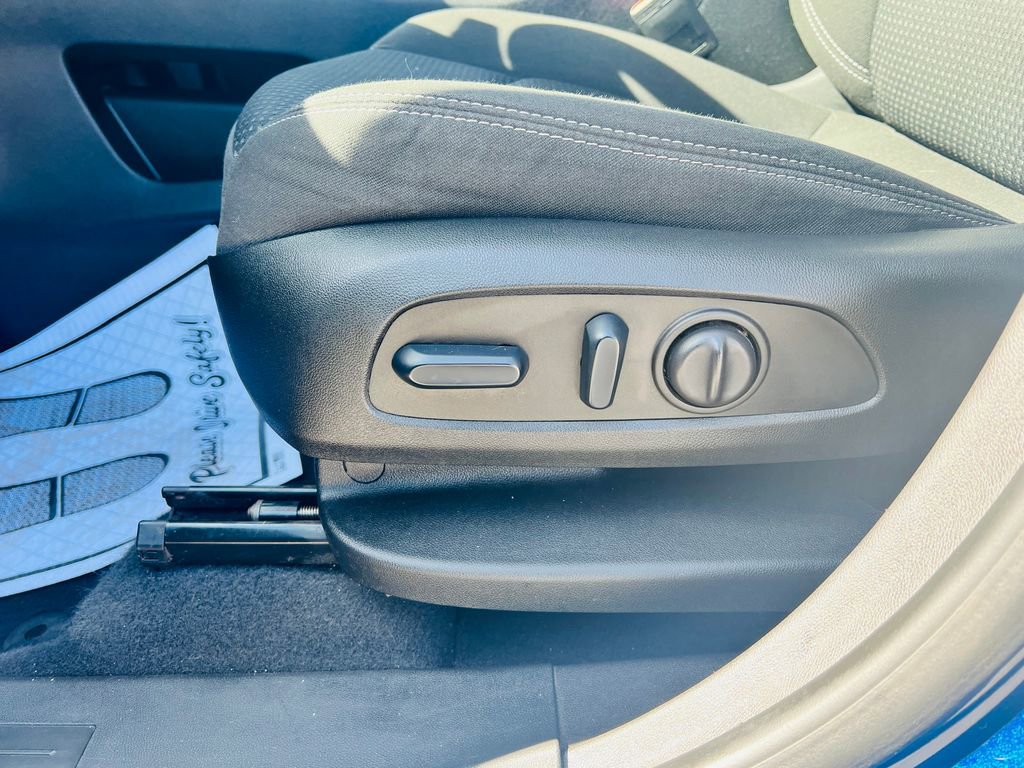 Used 2022 GMC Terrain SLE w/ Driver Convenience Package image 15