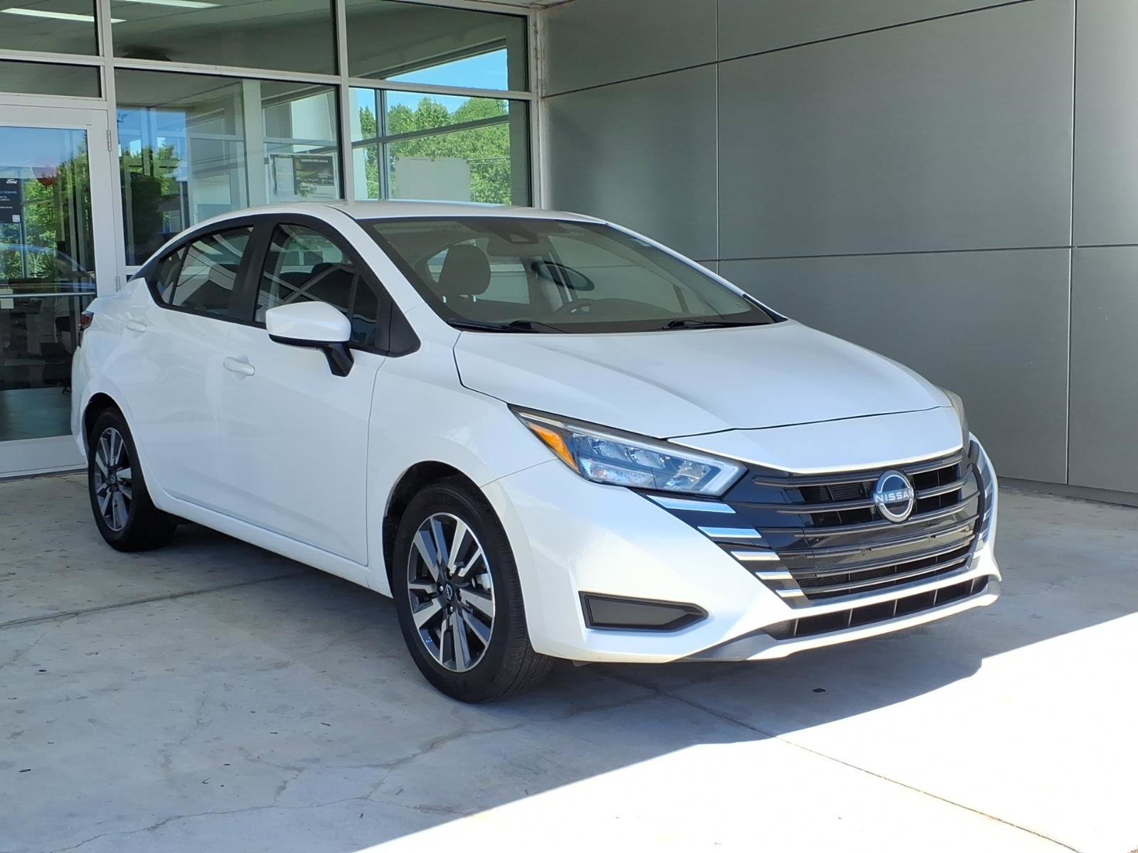 Used 2025 Nissan Versa SV FWD image 1