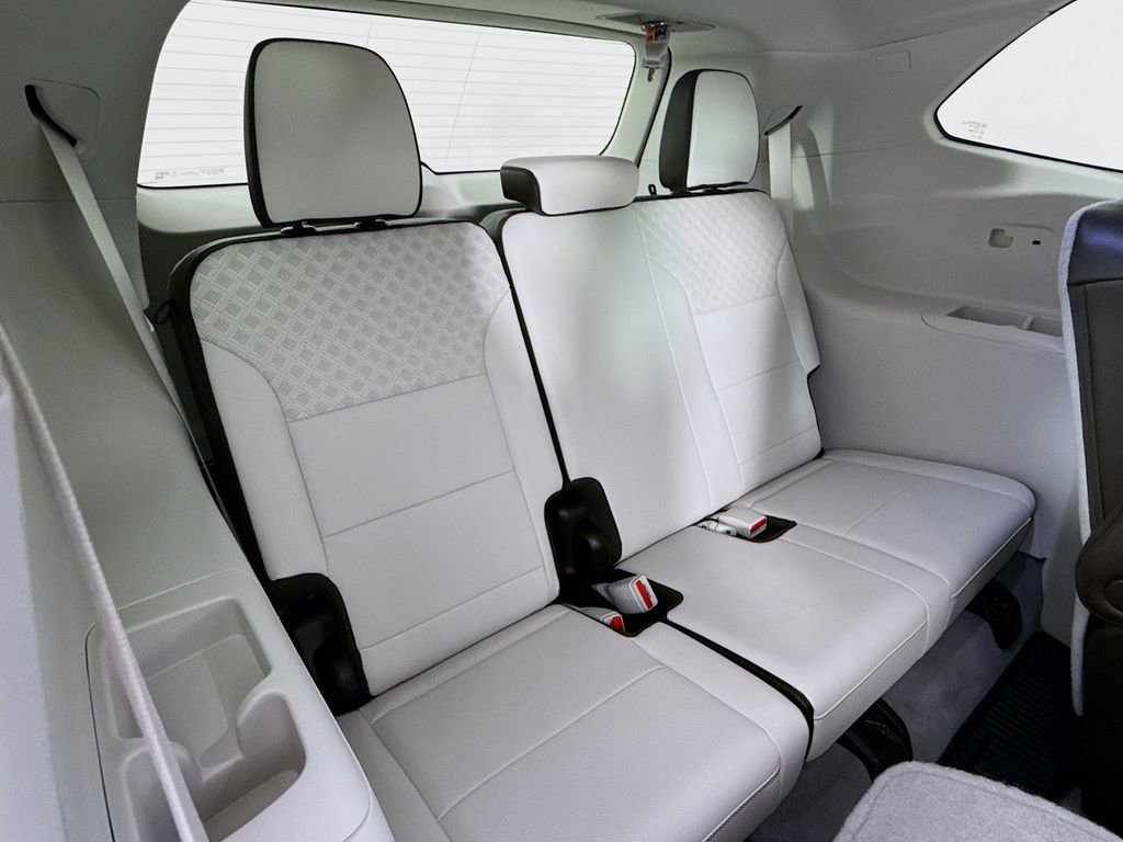 Used 2024 GMC Acadia Denali image 28