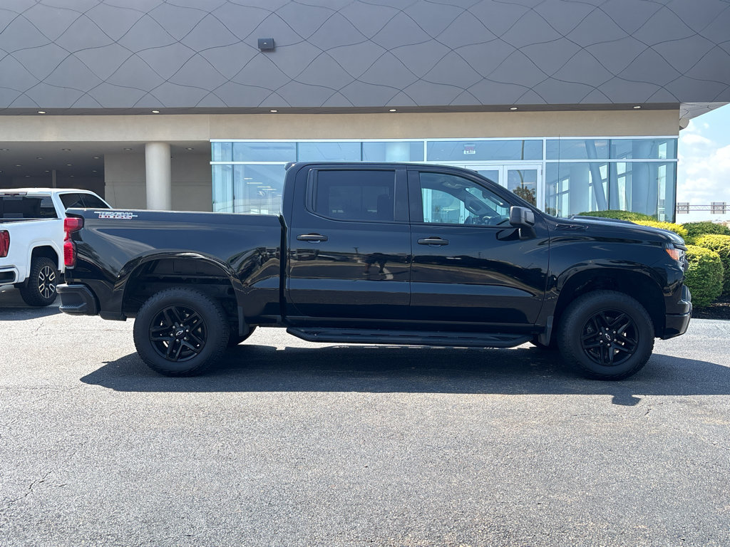 Used 2023 Chevrolet Silverado 1500 Custom Trail Boss w/ LPO, Dark Essentials Package AWD/4WD image 4