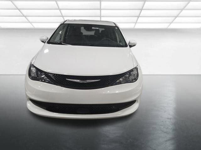 Used 2023 Chrysler Voyager LX image 9