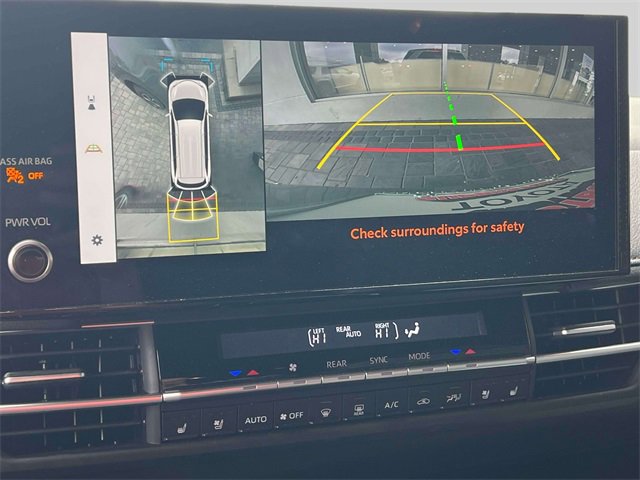 Used 2025 Toyota Sienna Platinum image 35