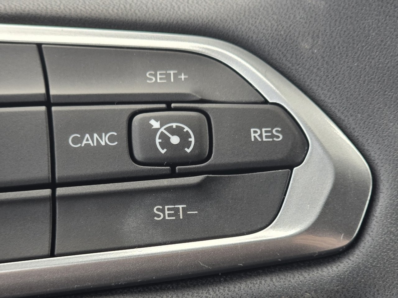 Used 2025 Jeep Compass Latitude w/ Altitude Special Edition AWD/4WD image 31