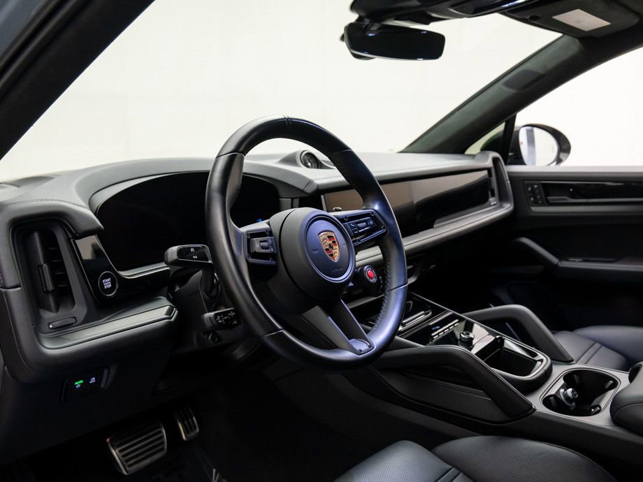 Certified 2024 Porsche Cayenne Turbo GT image 4