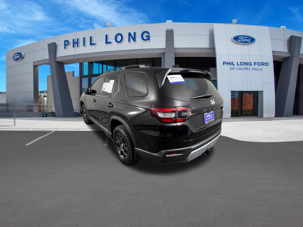 Used 2025 Honda Pilot TrailSport image 3