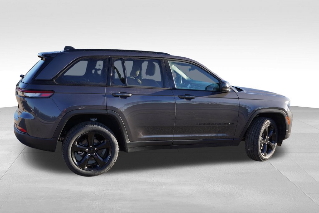 Certified 2025 Jeep Grand Cherokee Limited w/ Luxury Tech Group II AWD/4WD image 4