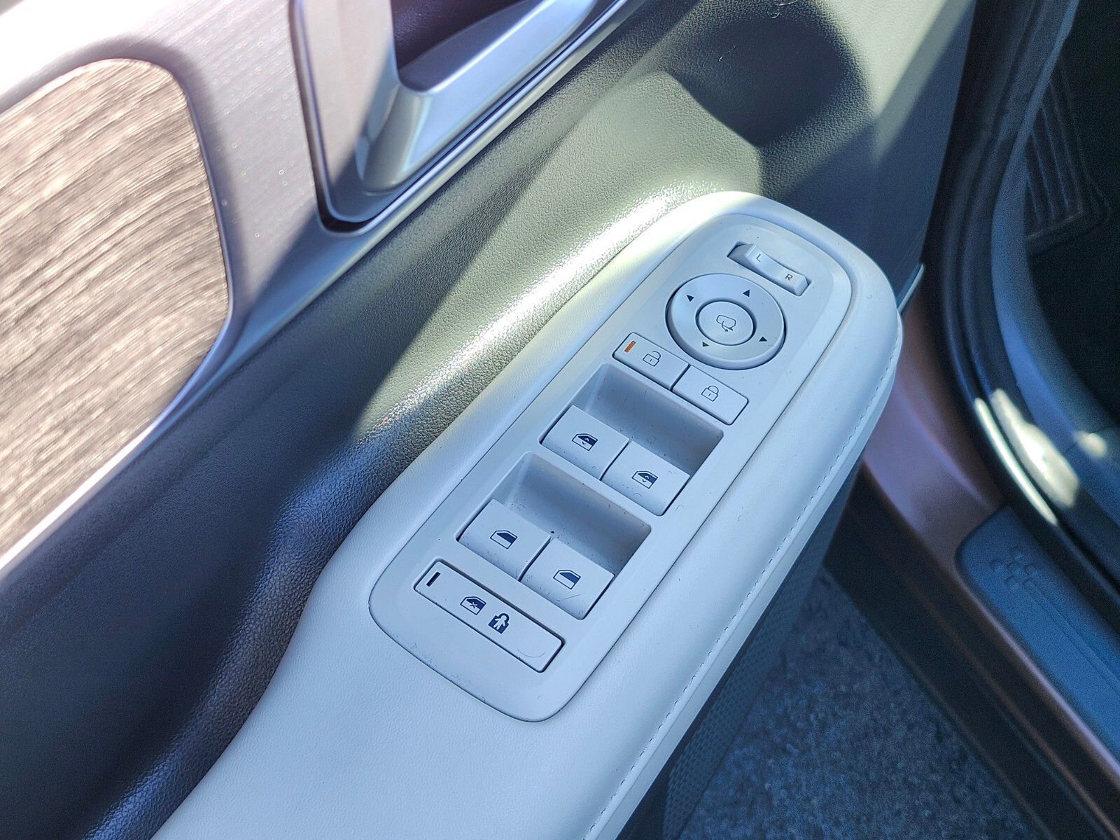 Used 2025 Hyundai Santa Fe Limited image 17