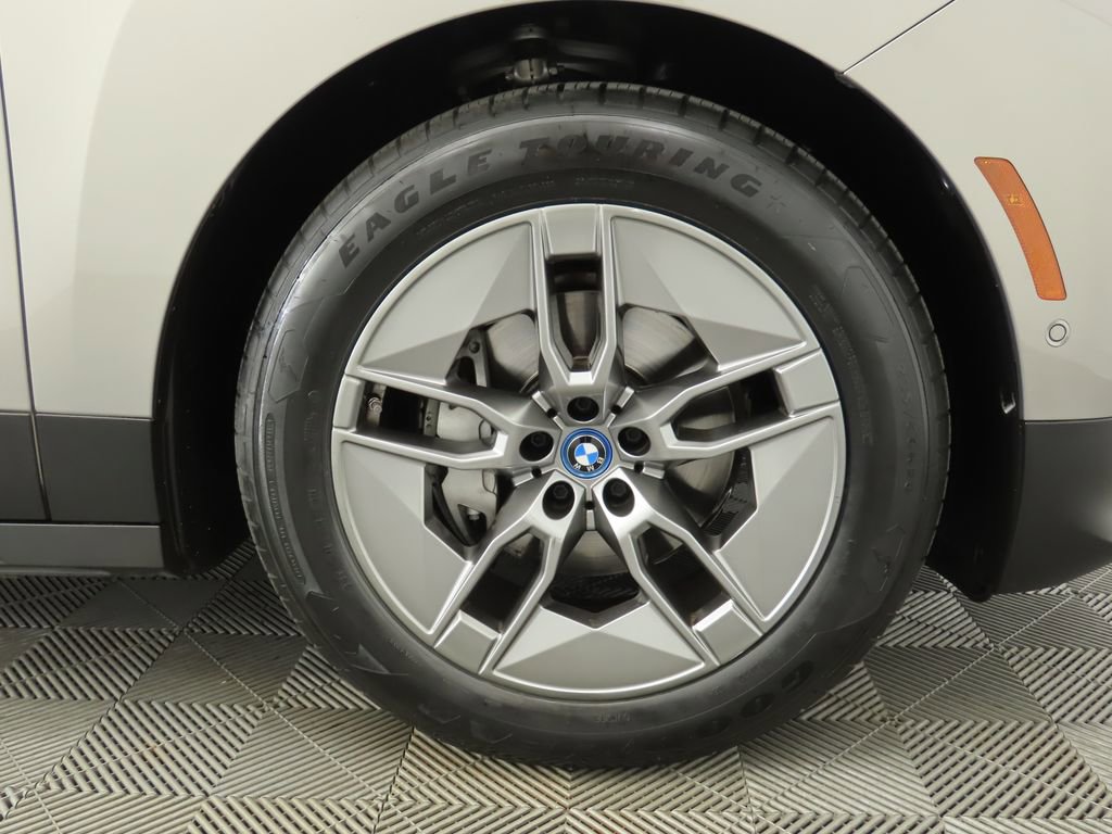 Certified 2023 BMW iX xDrive50 w/ Ultimate Package 2 image 31