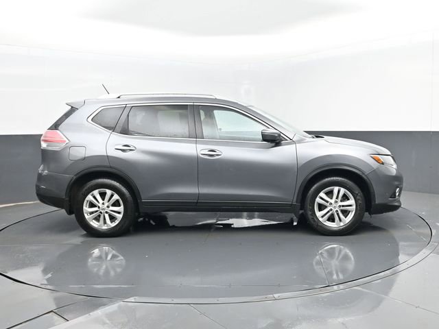 Used 2015 Nissan Rogue SV w/ SV Premium Package image 4