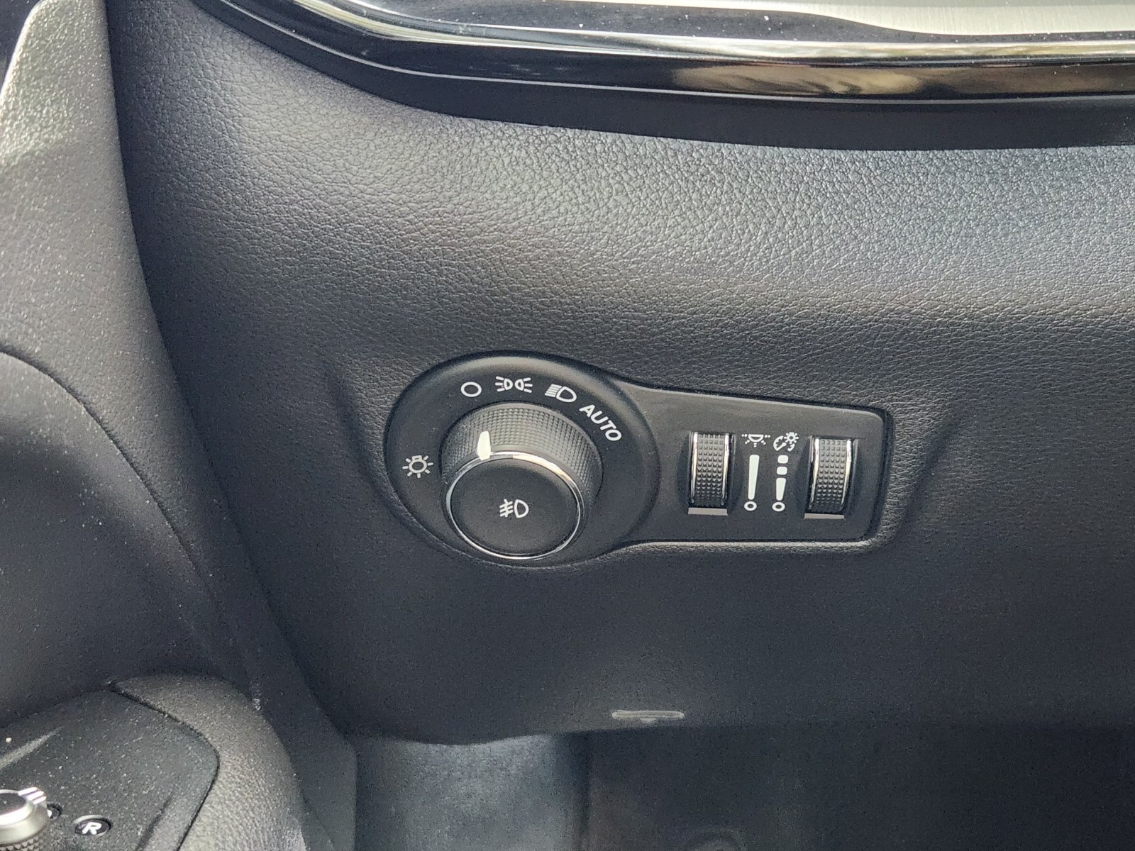 Used 2025 Jeep Compass Trailhawk AWD/4WD image 31