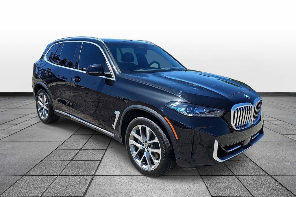 Used 2024 BMW X5 xDrive40i w/ Premium Package AWD/4WD image 3