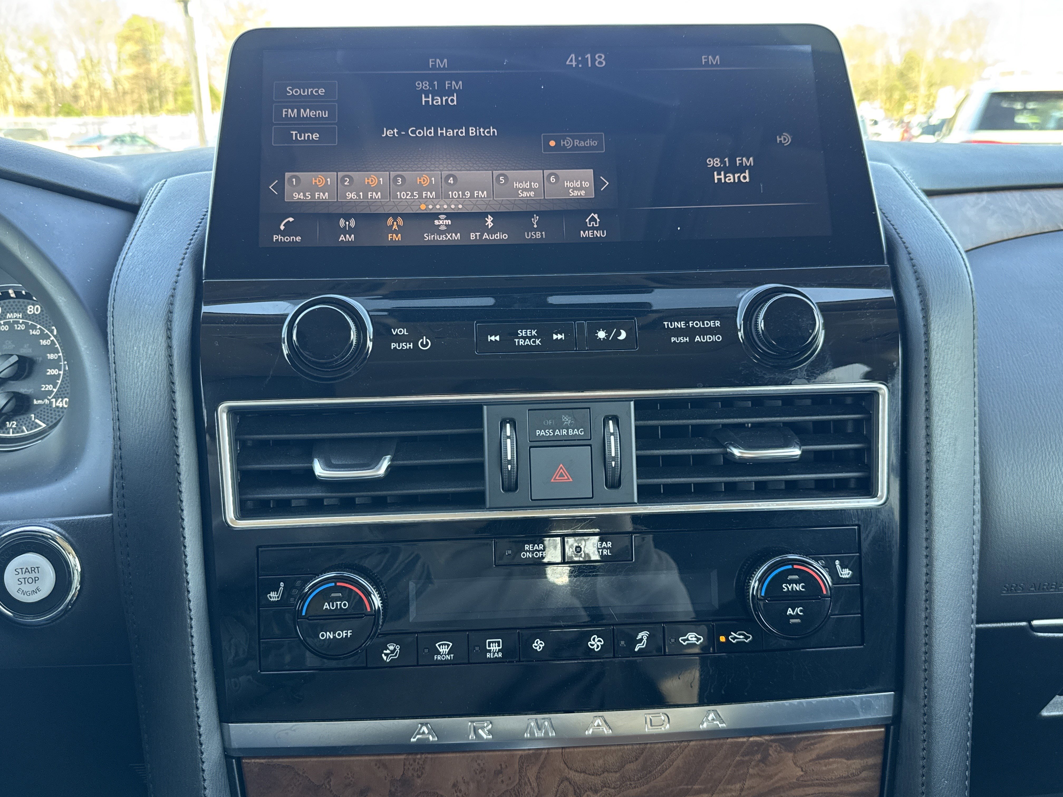 Used 2024 Nissan Armada SL w/ Captain's Chairs Package image 12