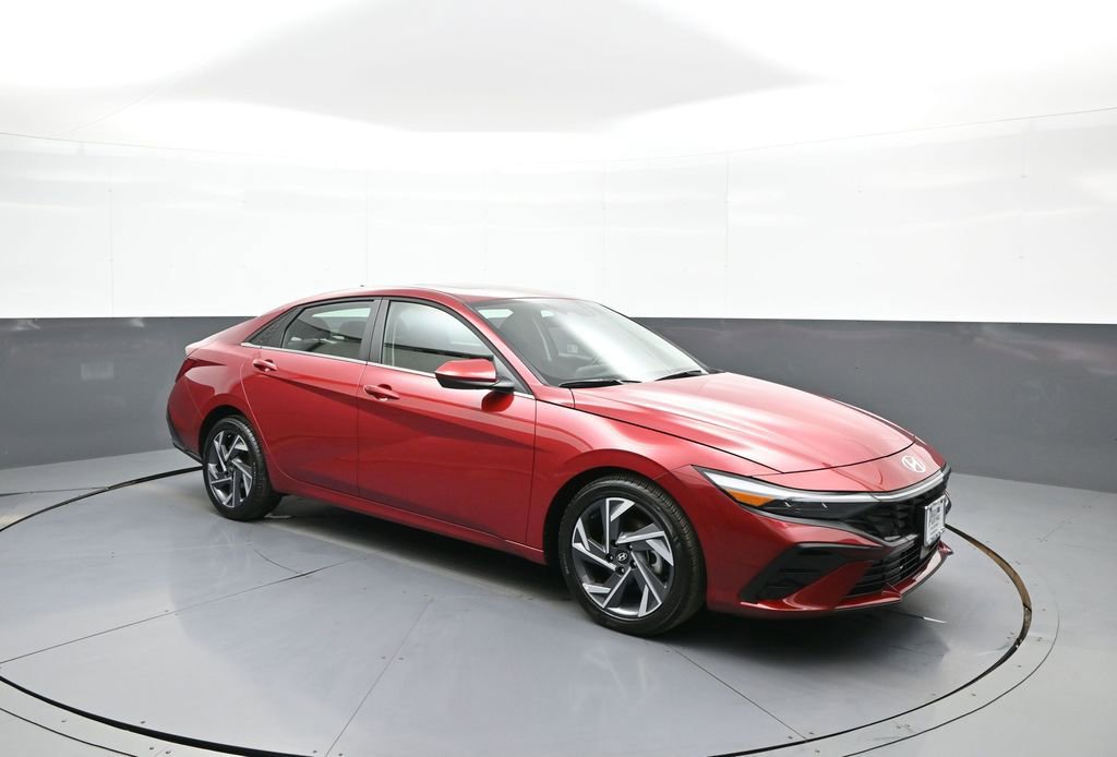 Certified 2025 Hyundai Elantra SEL image 4