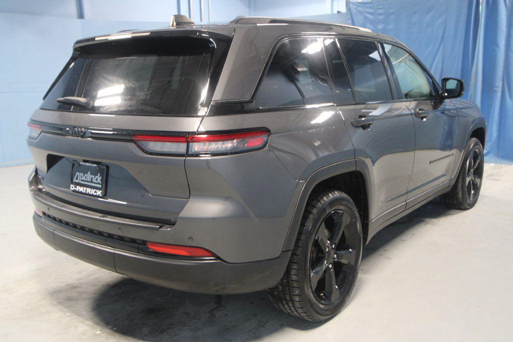 Used 2024 Jeep Grand Cherokee Altitude AWD/4WD image 34