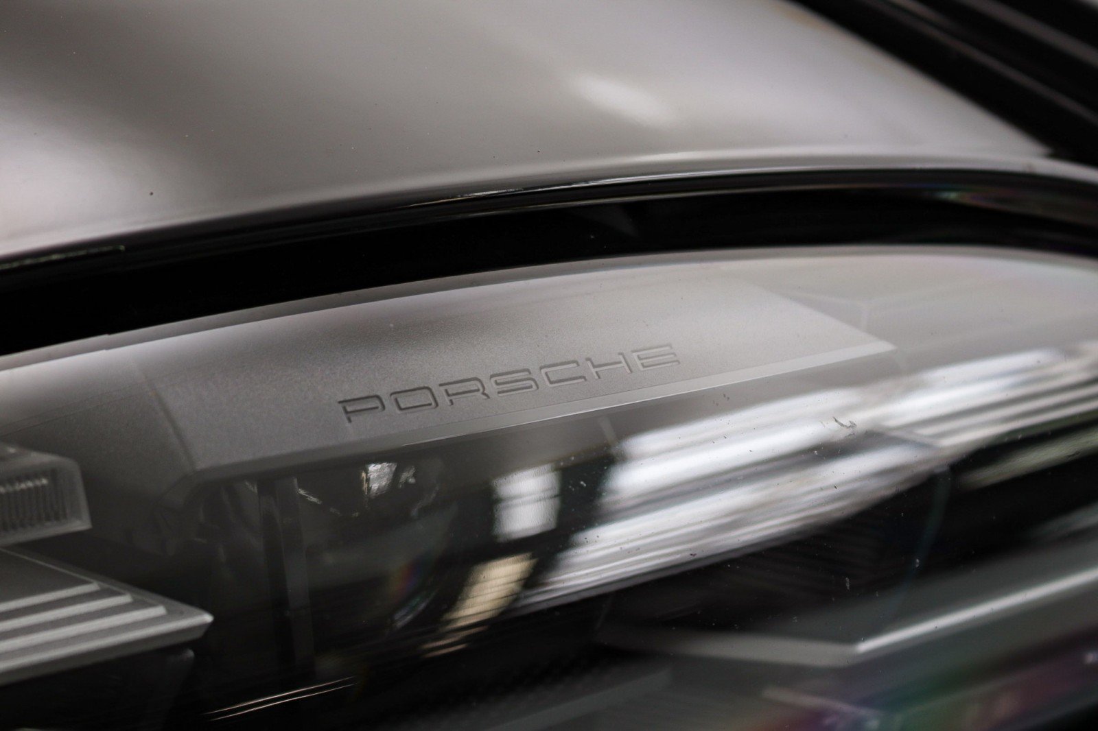 Used 2022 Porsche Taycan RWD image 34