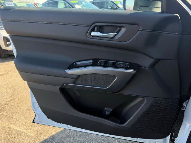 New 2026 Nissan Pathfinder SL image 18