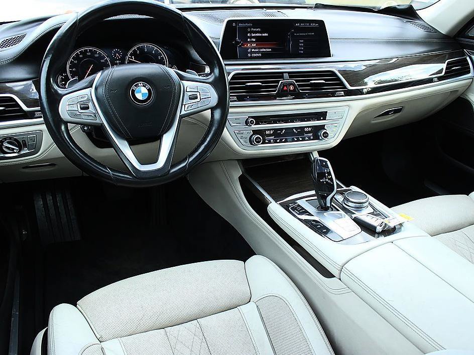 Used 2016 BMW 750i RWD image 13