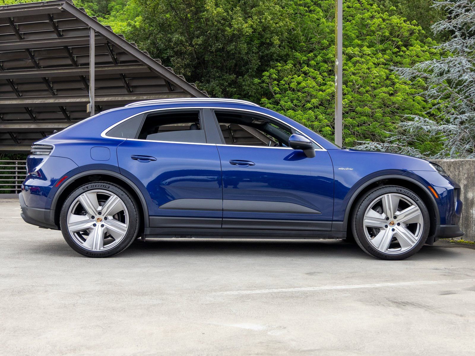 Used 2024 Porsche Macan 4 Electric image 12