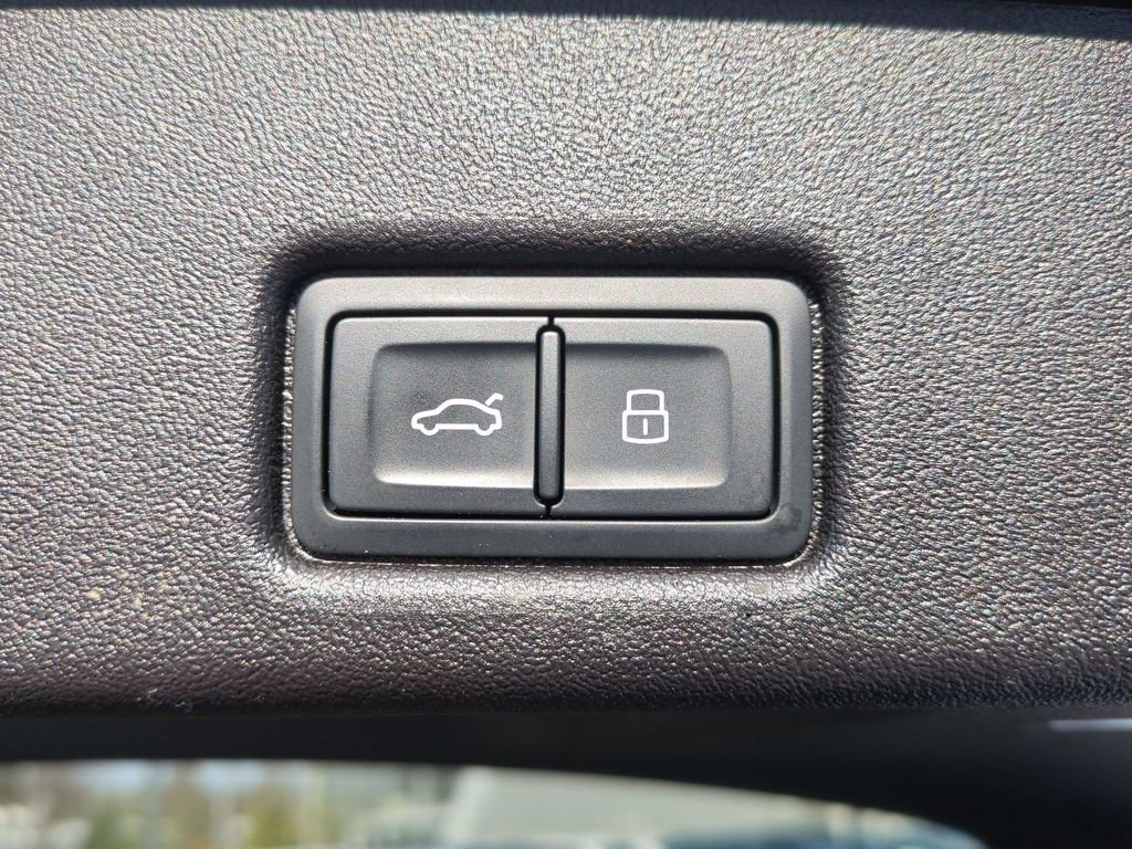 Certified 2025 Audi Q5 Premium Plus image 22