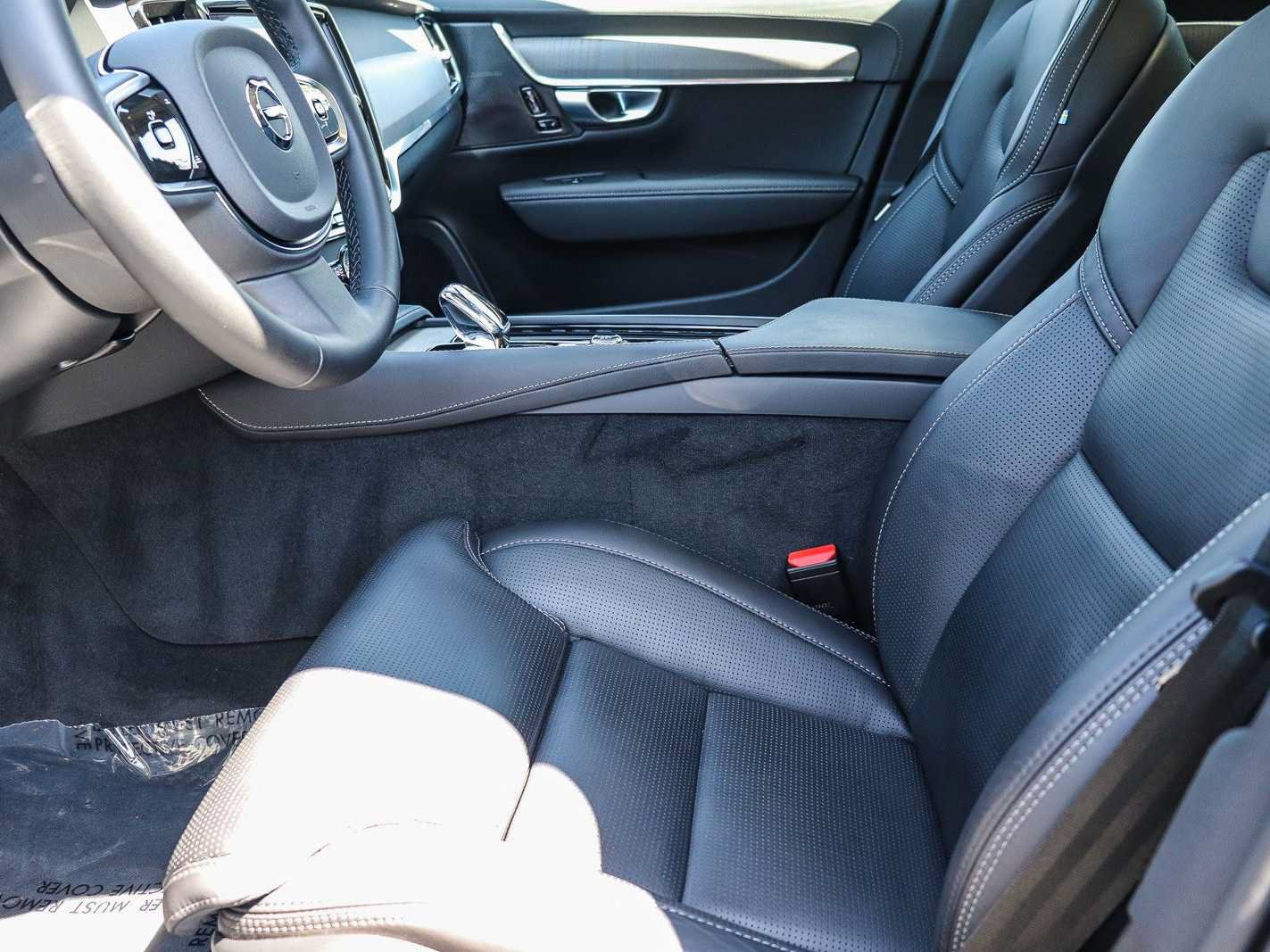 Used 2024 Volvo V90 B6 Cross Country Ultimate w/ Protection Package Premier AWD/4WD image 18