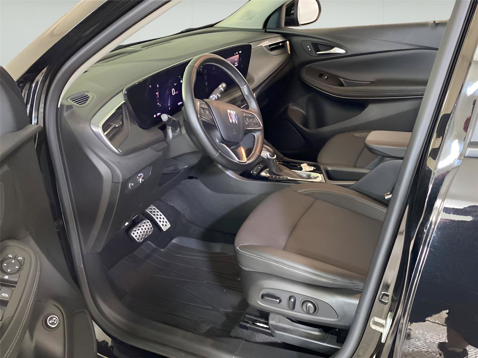 Certified 2024 Buick Encore GX Preferred w/ Comfort Package FWD image 10
