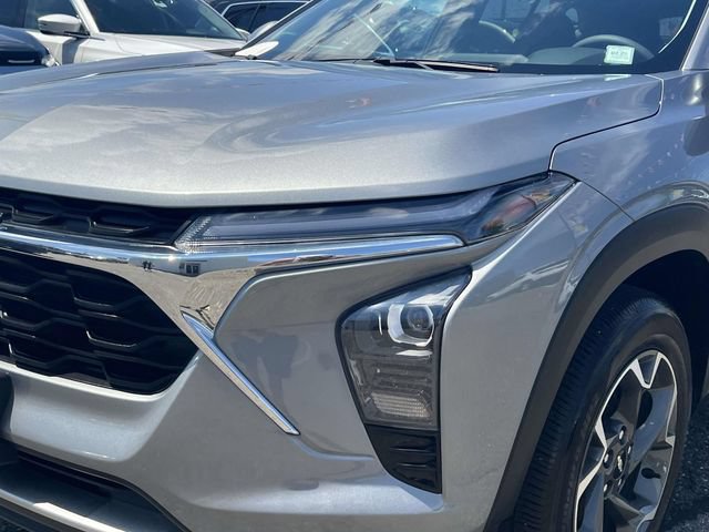 Certified 2024 Chevrolet Trax LT FWD image 11