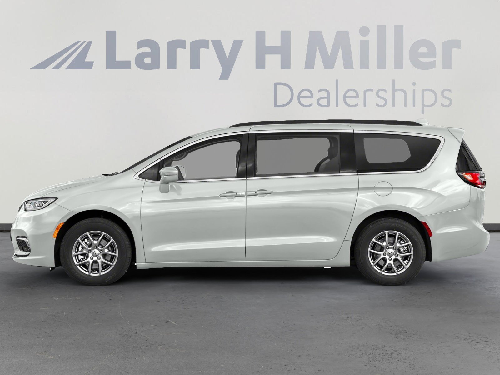 Used 2022 Chrysler Pacifica Touring-L FWD image 3