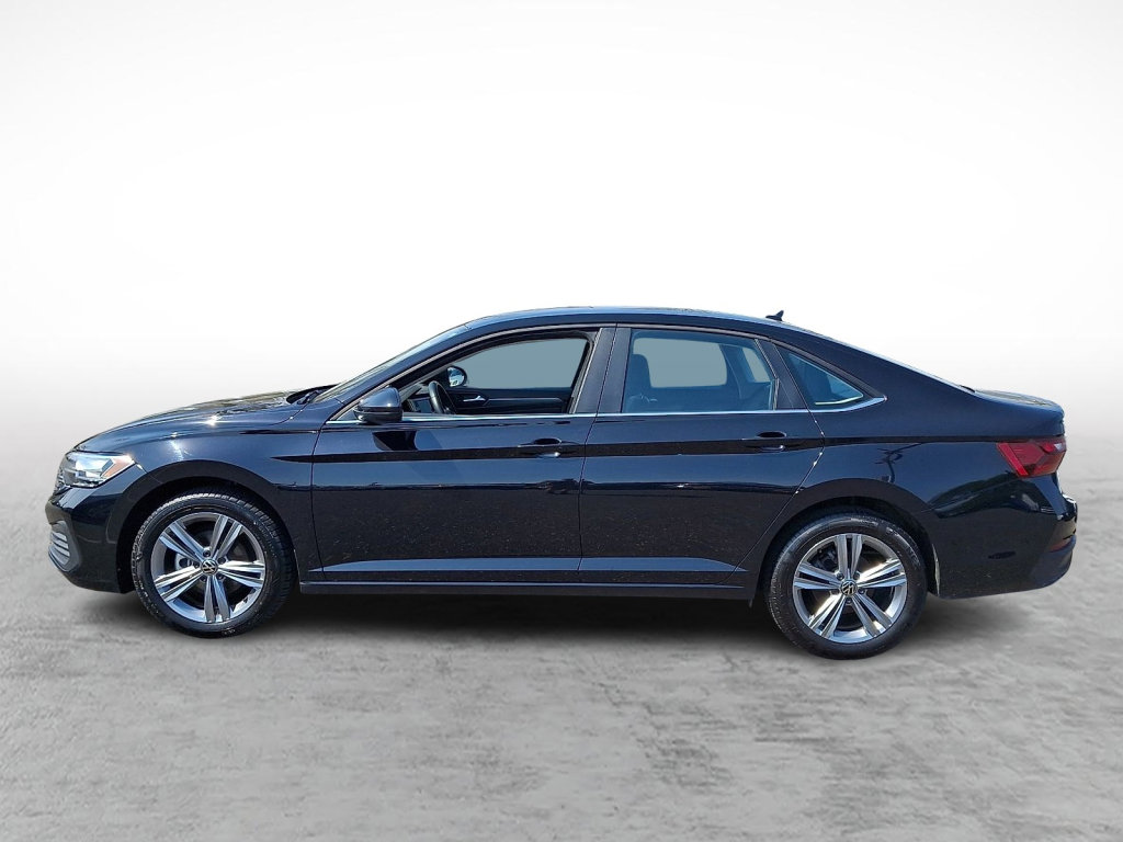 Used 2024 Volkswagen Jetta SE image 2