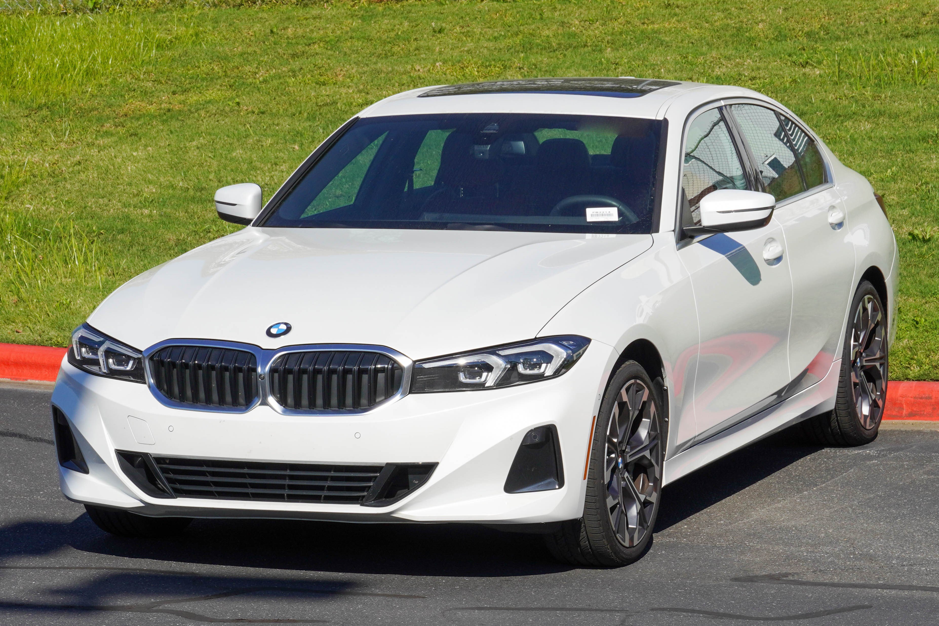Certified 2025 BMW 330i Sedan RWD image 5