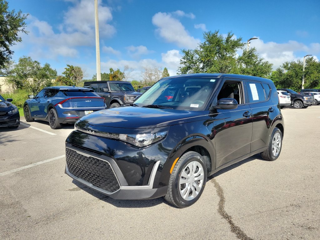 Certified 2025 Kia Soul LX FWD image 31