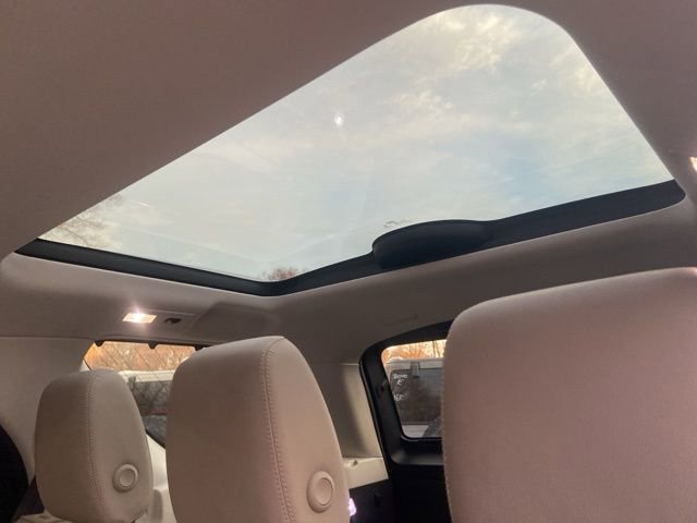 Used 2019 Land Rover Discovery HSE image 18