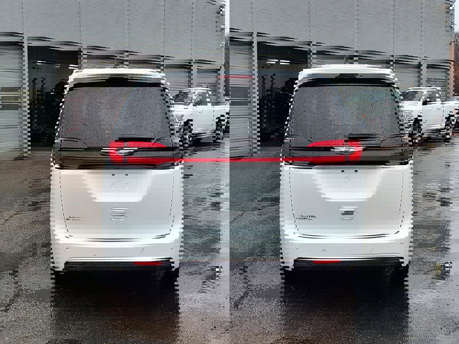 Used 2024 Chrysler Pacifica Touring-L image 24