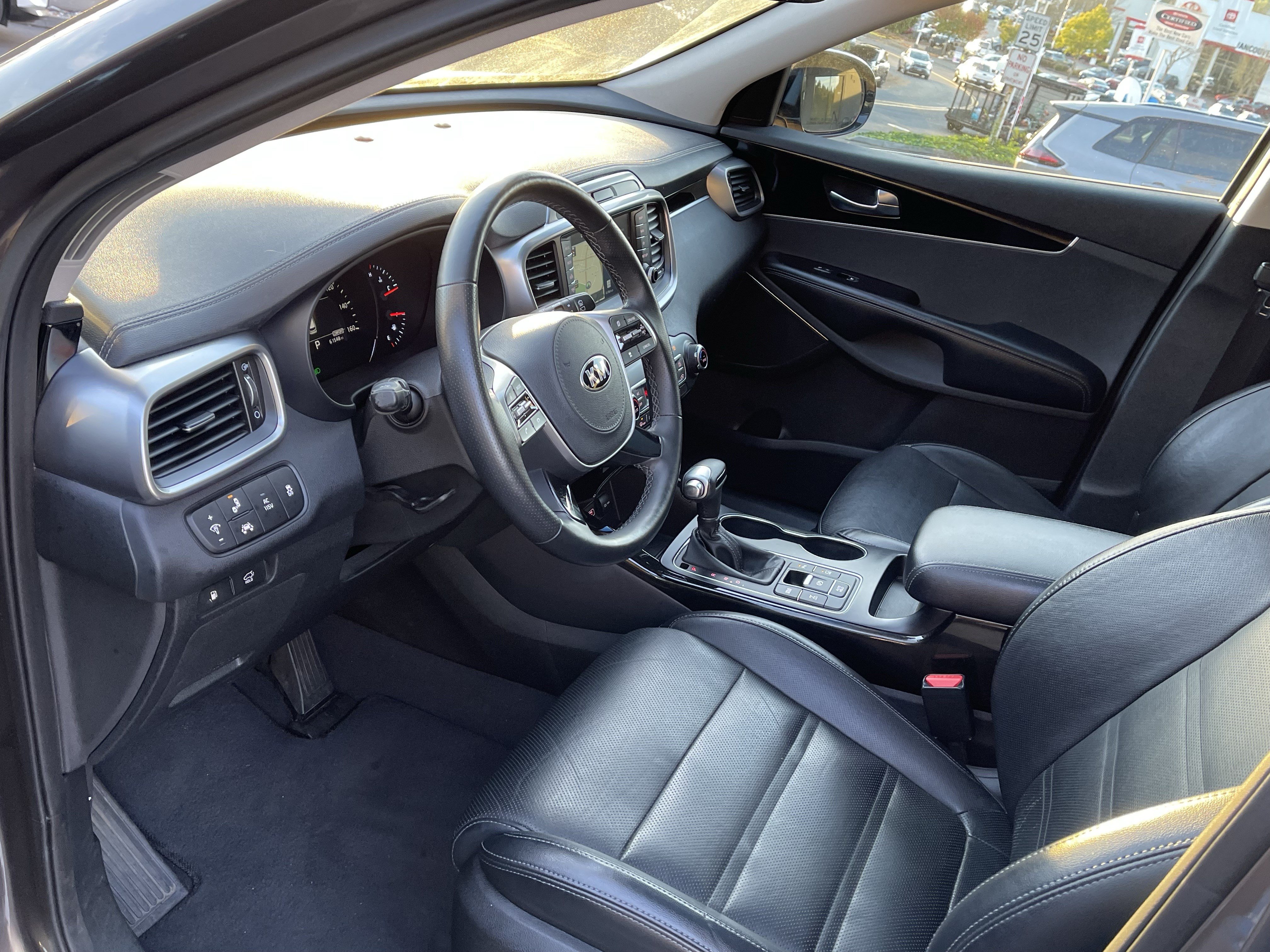Used 2019 Kia Sorento SX w/ SX Touring Package AWD/4WD image 9