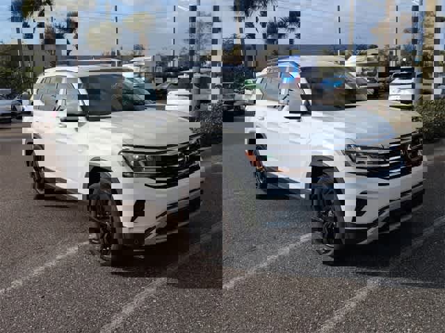 Used 2022 Volkswagen Atlas SE image 2