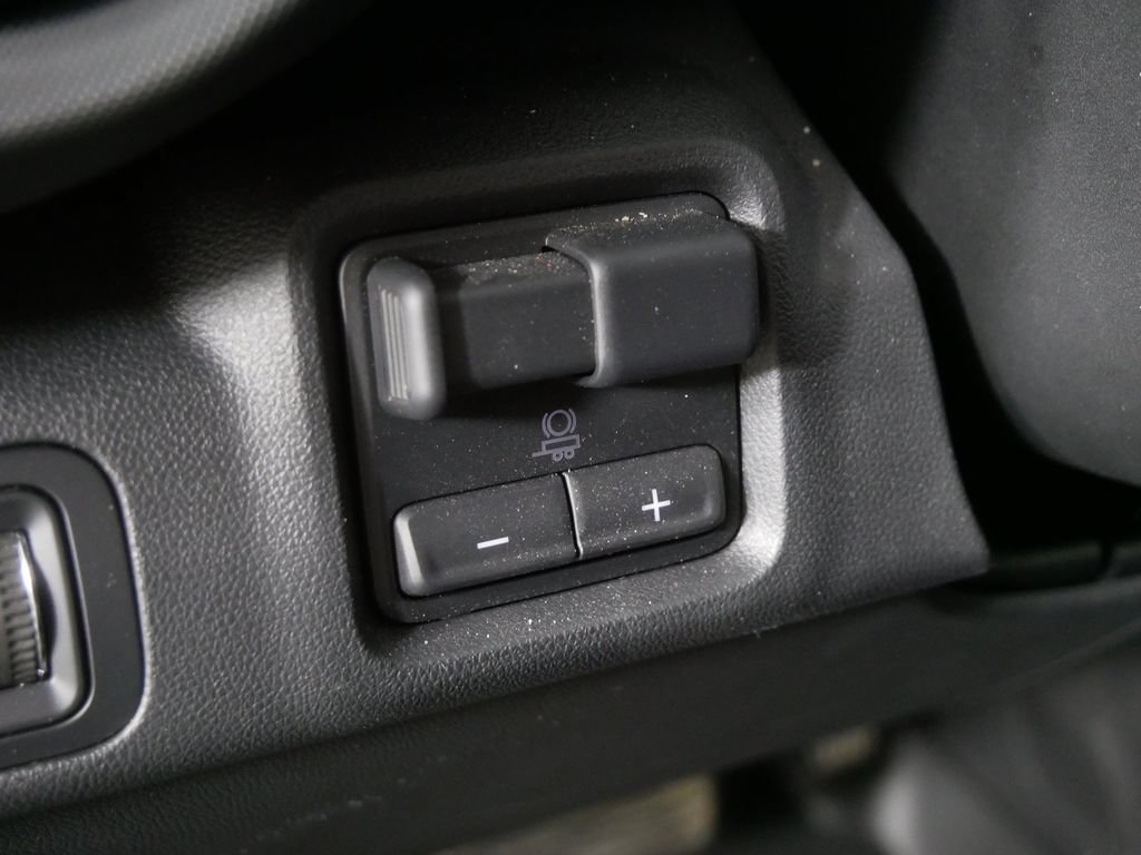 Used 2025 Chevrolet Silverado EV RST AWD/4WD image 18