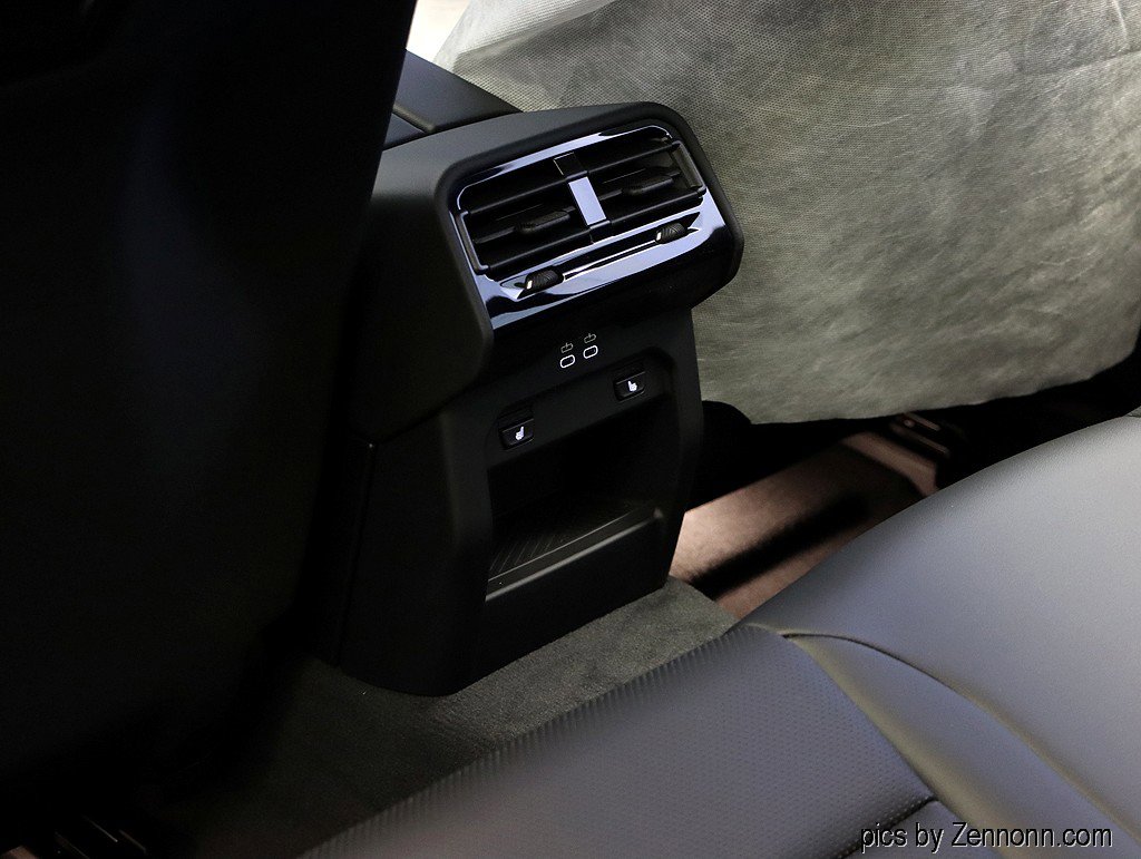 Used 2026 BMW 530i xDrive w/ M Sport Package image 14