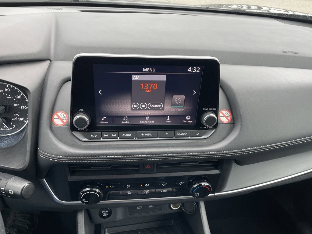 Used 2024 Nissan Rogue S FWD image 18