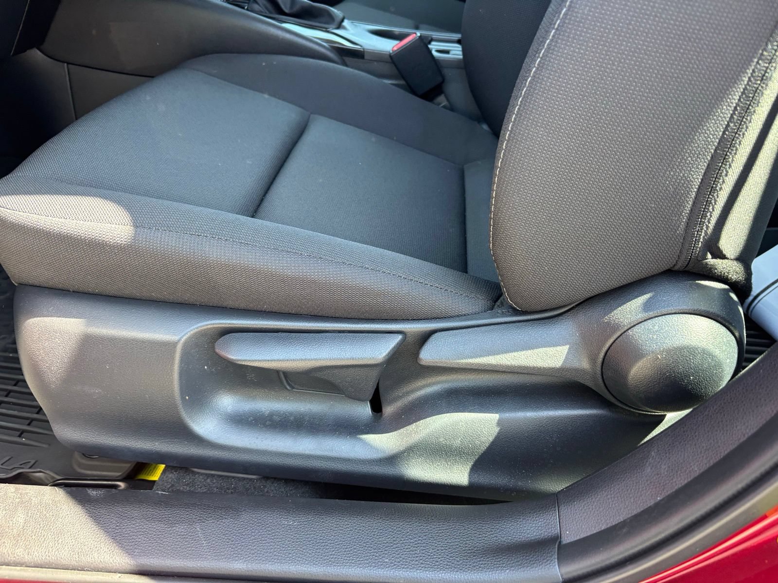 Used 2025 Toyota Corolla LE FWD image 18